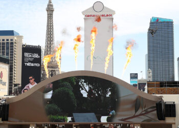 Houston Billionaire Strikes .6B Deal to buy Caesars Entertainment