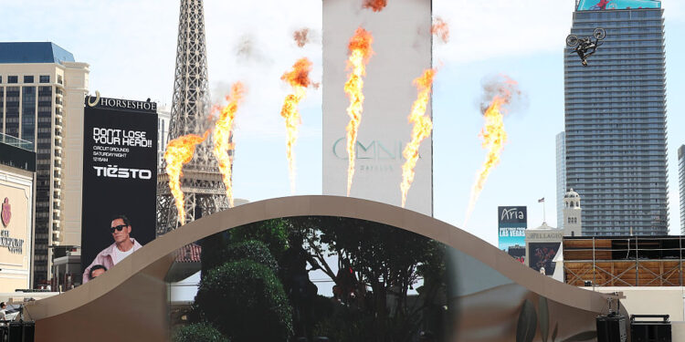 Houston Billionaire Strikes .6B Deal to buy Caesars Entertainment Houston Billionaire Strikes .6B Deal to buy Caesars Entertainment