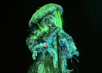 Badu Defends Her Live Vocals