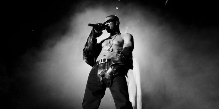 The Perfect Date Night: Usher Brings Out Mary J. Blige, Method Man, Ashanti & More At ‘The R&B Tour’